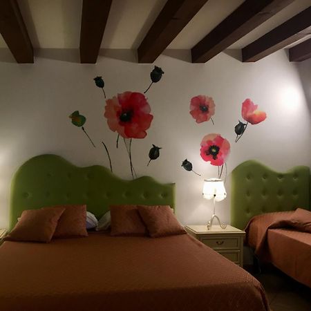 Flower Inn Ciampino Bagian luar foto