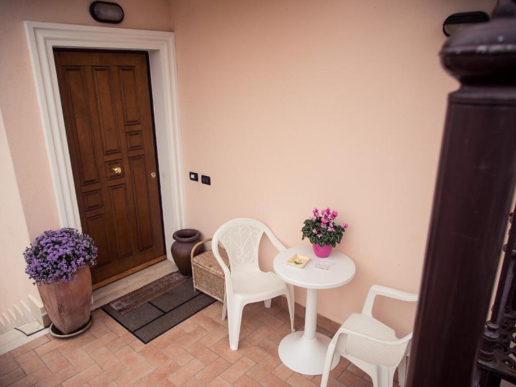 Flower Inn Ciampino Bagian luar foto