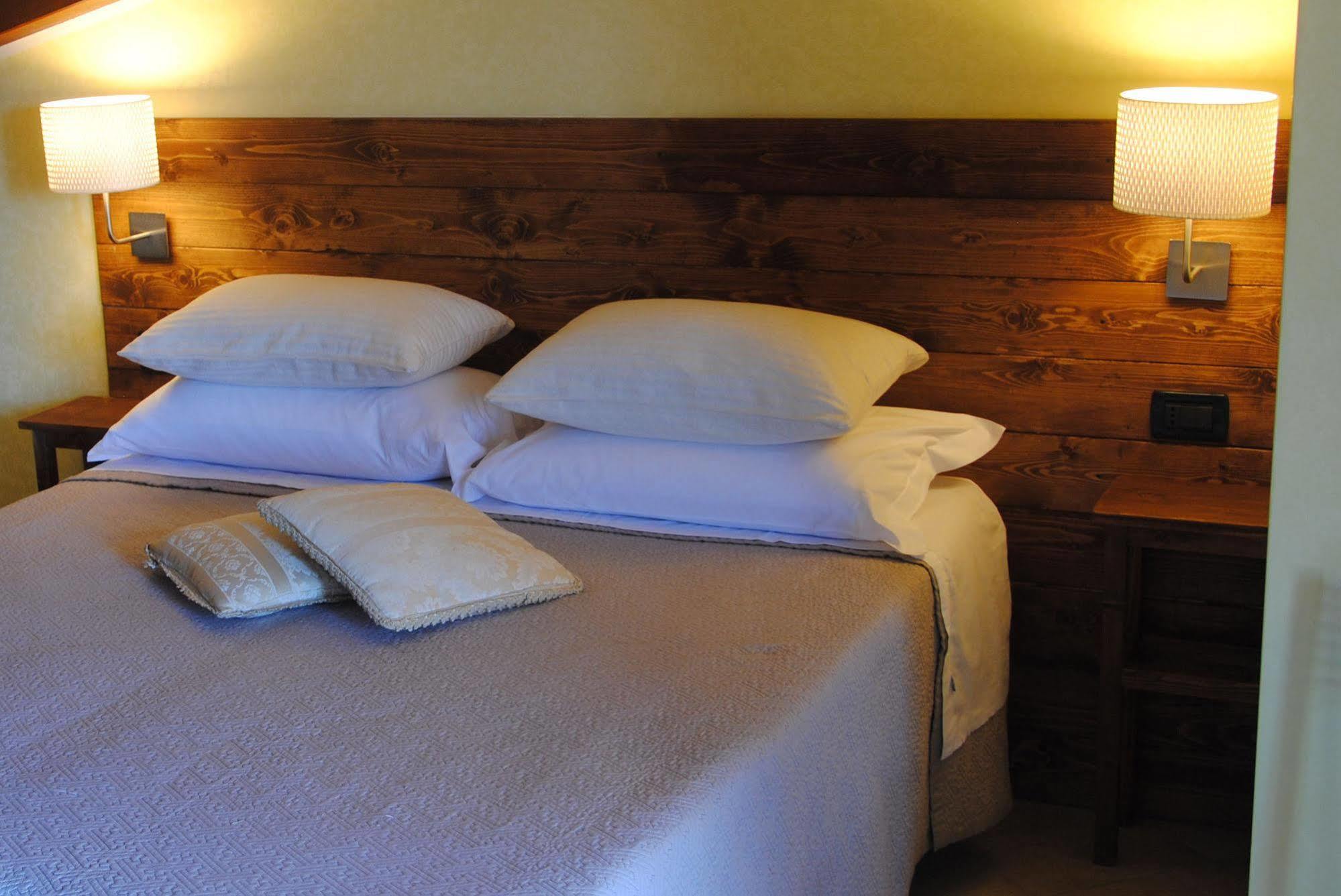 Flower Inn Ciampino Bagian luar foto