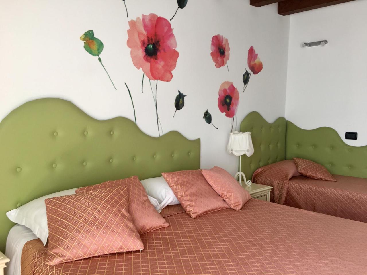 Flower Inn Ciampino Bagian luar foto